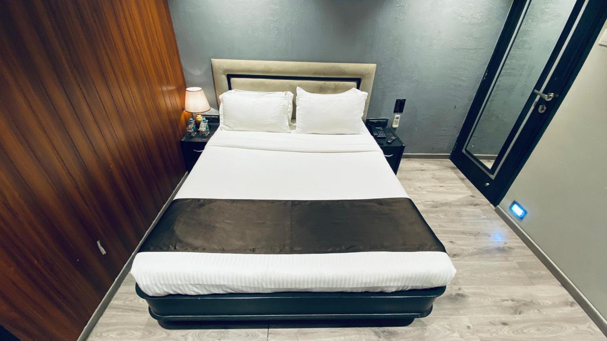 Gulf Hotel Mumbai- The Boutique Hotel Colaba מומביי מראה חיצוני תמונה